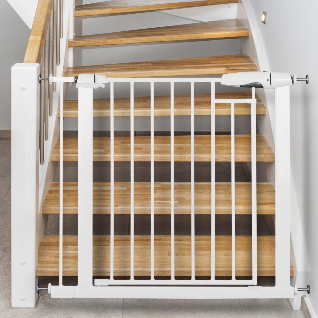 rozporowa bramka zabezpieczająca schody